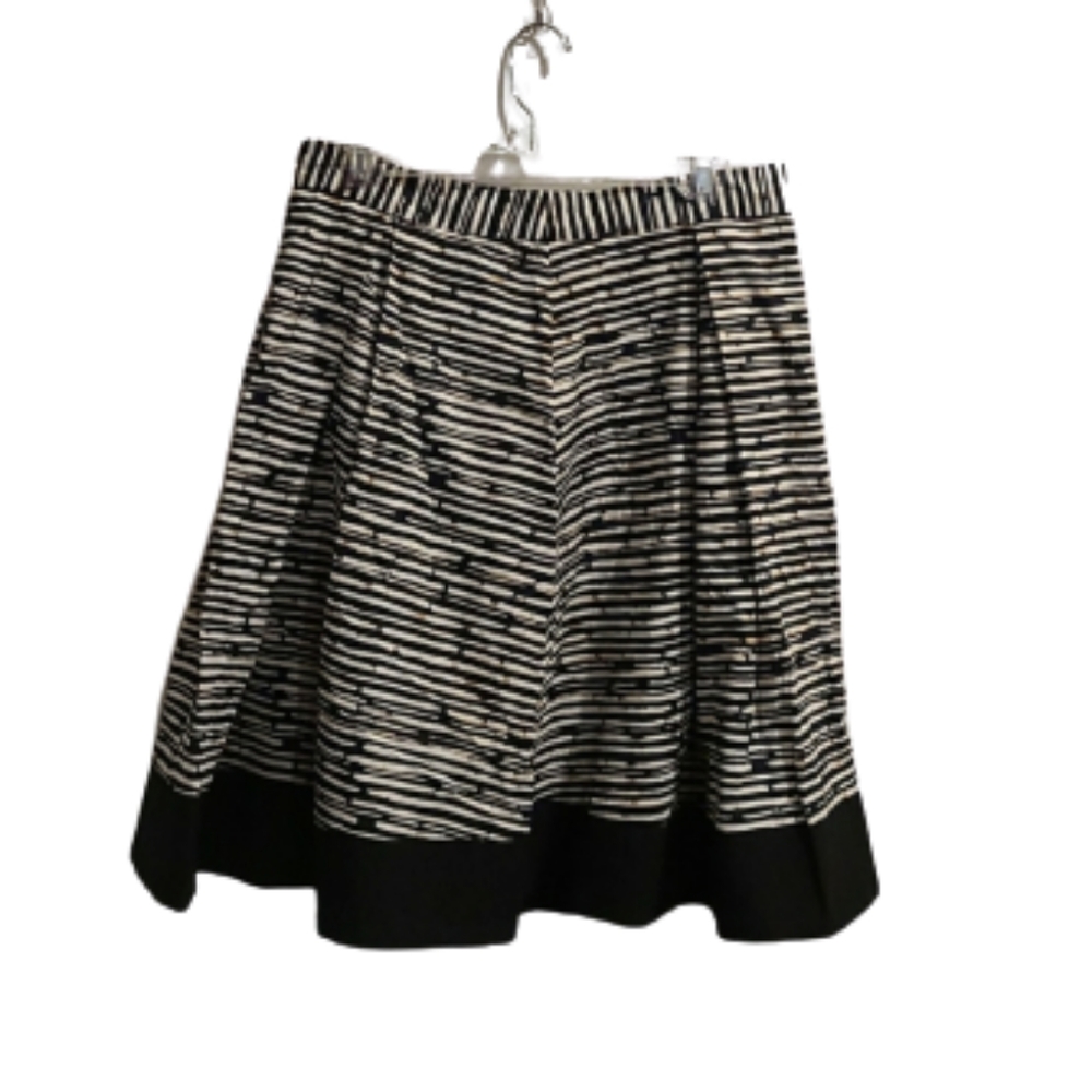 Vince Camuto black & cream pattern skirt